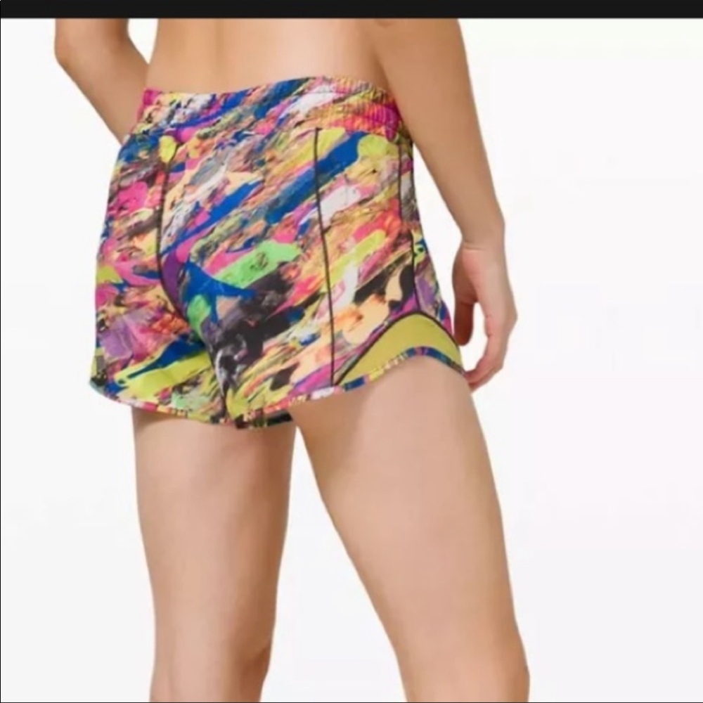 🔥LULULEMON HOTTY HOT SHORT 4”-CATALYST MULTI-8🔥 - Picture 5 of 15